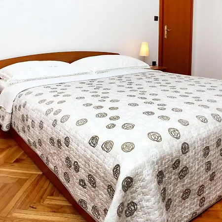 Ivana Appartamento Traù